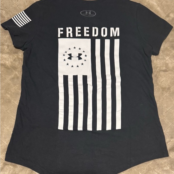 Under Armour Black FREEDOM Short Sleeve Tee Girls S - Picture 1 of 2
